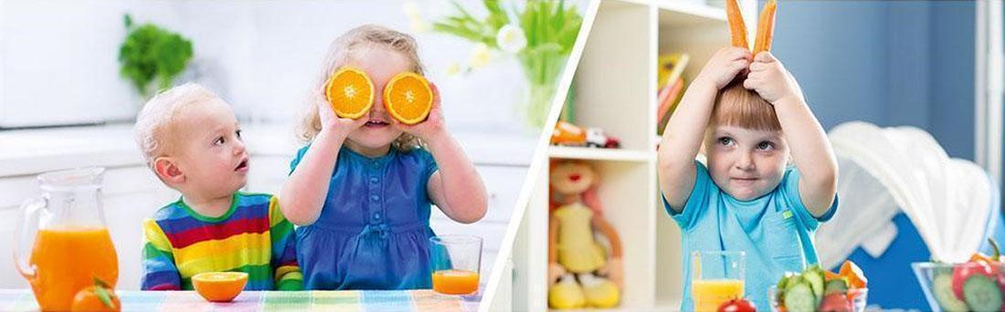 Kinder mit frischem Obst und Gemüse